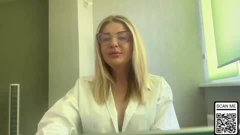 Snapshot of blondie_xoxoxo chatting on 07/18/26, 06:39 blondie_xoxoxo online show from 07/18/26, 06:39