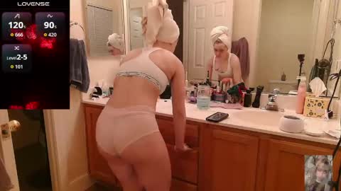 Snapshot of blondiebubblebooty chatting on 05/27/26, 03:14 Bubbles online show from 05/27/26, 03:14