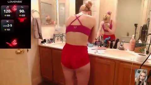 Snapshot of blondiebubblebooty chatting on 06/11/26, 10:35 Bubbles online show from 06/11/26, 10:35