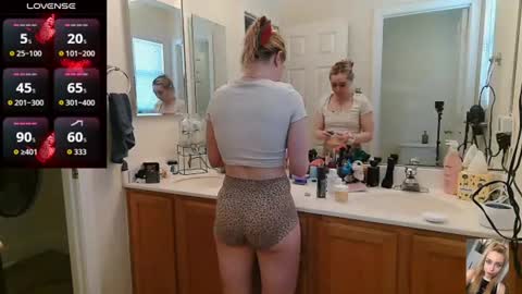 Snapshot of blondiebubblebooty chatting on 07/06/26, 03:47 Bubbles online show from 07/06/26, 03:47