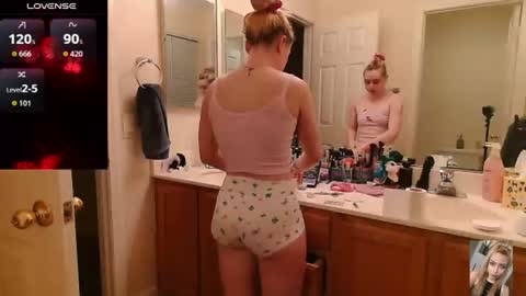 Snapshot of blondiebubblebooty chatting on 07/16/26, 12:00 Bubbles online show from 07/16/26, 12:00