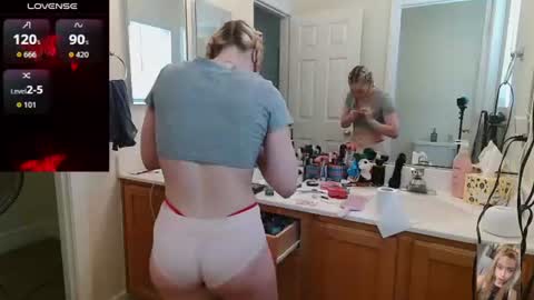 Snapshot of blondiebubblebooty chatting on 07/17/26, 06:24 Bubbles online show from 07/17/26, 06:24