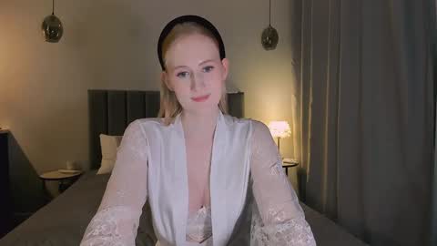 Snapshot of blondiemermaid chatting on 12/06/24, 04:06 Mia online show from 12/06/24, 04:06