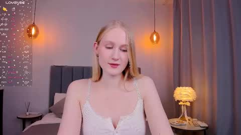Snapshot of blondiemermaid chatting on 02/09/25, 04:40 Mia online show from 02/09/25, 04:40