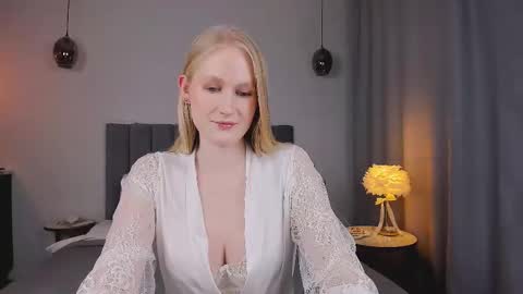 Snapshot of blondiemermaid chatting on 02/22/25, 03:03 Mia online show from 02/22/25, 03:03