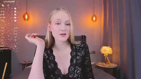 Snapshot of blondiemermaid chatting on 02/28/25, 07:35 Mia online show from 02/28/25, 07:35