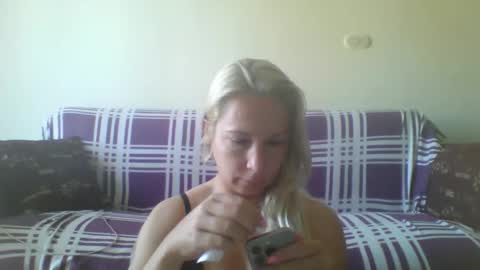 Snapshot of blondiepam23 chatting on 03/15/26, 08:09 BlondiePam online show from 03/15/26, 08:09