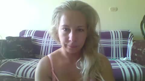 Snapshot of blondiepam23 chatting on 05/12/26, 07:27 BlondiePam online show from 05/12/26, 07:27