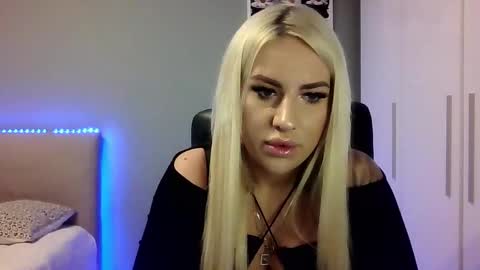 BlondLeyla online show from 11/01/25, 07:43