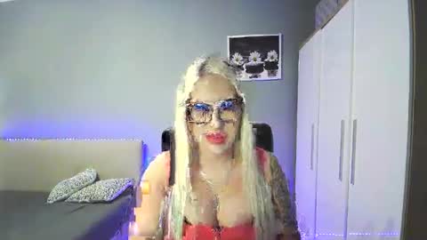 BlondLeyla online show from 11/13/25, 03:11