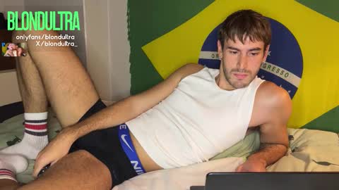 Snapshot of blondultra chatting on 11/07/25, 03:45 blondultra online show from 11/07/25, 03:45