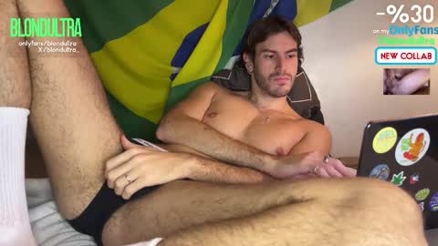 Snapshot of blondultra chatting on 12/14/25, 01:38 blondultra online show from 12/14/25, 01:38