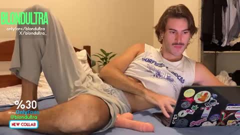 Snapshot of blondultra chatting on 05/20/26, 06:36 blondultra online show from 05/20/26, 06:36