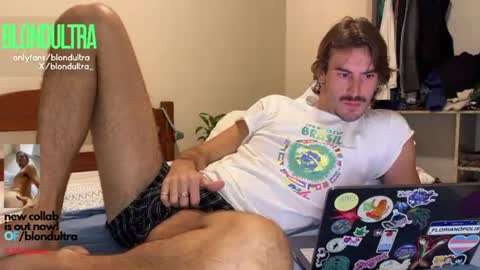 Snapshot of blondultra chatting on 06/15/26, 06:32 blondultra online show from 06/15/26, 06:32