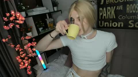 Snapshot of blondvibe chatting on 05/30/26, 10:07 Alik online show from 05/30/26, 10:07