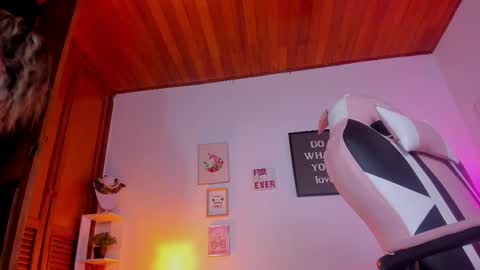 Snapshot of blondy_blows69 chatting on 09/26/25, 02:15 Isis online show from 09/26/25, 02:15