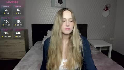 Snapshot of blondy_riss chatting on 10/25/25, 07:19 blondy_riss online show from 10/25/25, 07:19