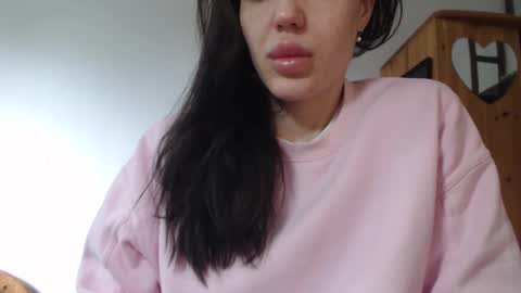 Snapshot of blondyelena chatting on 05/17/26, 06:11 blondyelena online show from 05/17/26, 06:11