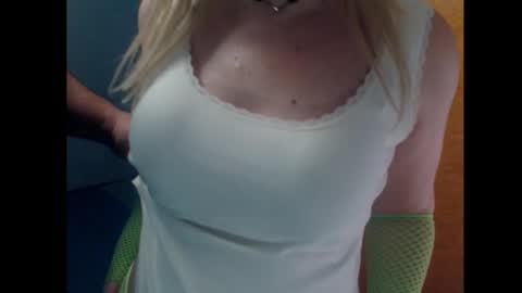 Snapshot of blontsex chatting on 11/11/25, 06:52 Blontsex online show from 11/11/25, 06:52
