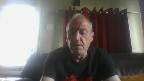 Snapshot of bloody52 chatting on 05/17/26, 11:17 bloody52 online show from 05/17/26, 11:17