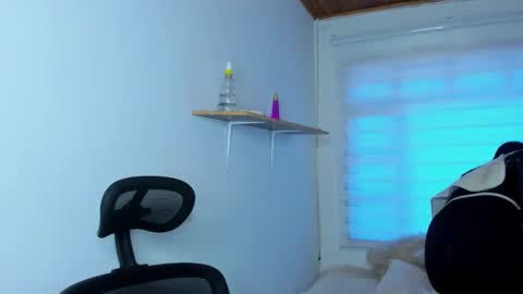 bloom_flower1 online show from 12/01/25, 11:59