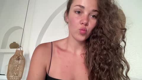 Snapshot of bloomyogi chatting on 02/18/26, 12:17 Emma Bloom online show from 02/18/26, 12:17