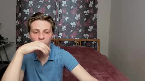 Snapshot of blossomandbee chatting on 10/14/25, 01:12 Sasha and Maria online show from 10/14/25, 01:12