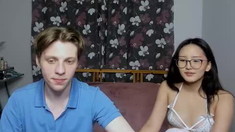 Snapshot of blossomandbee chatting on 10/16/25, 07:15 Sasha and Maria online show from 10/16/25, 07:15