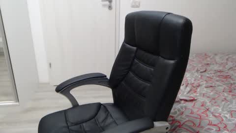 Snapshot of blue_eyes96 chatting on 02/21/25, 08:38 Juliet online show from 02/21/25, 08:38