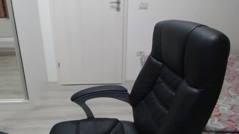 Snapshot of blue_eyes96 chatting on 02/26/25, 09:27 Juliet online show from 02/26/25, 09:27