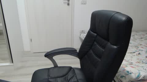 Snapshot of blue_eyes96 chatting on 11/11/25, 05:35 Juliet online show from 11/11/25, 05:35