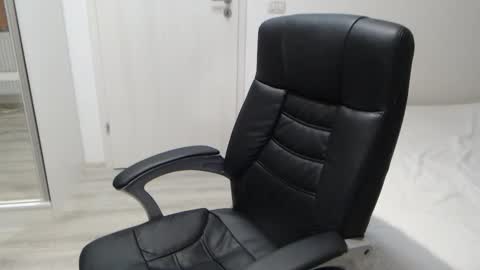 Snapshot of blue_eyes96 chatting on 12/13/25, 07:53 Juliet online show from 12/13/25, 07:53