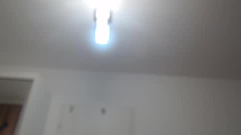 Snapshot of blue_eyes96 chatting on 04/19/26, 04:06 Juliet online show from 04/19/26, 04:06