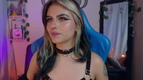 Snapshot of blue_kittenn chatting on 01/11/26, 06:51 blue_kittenn online show from 01/11/26, 06:51