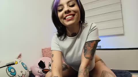 Snapshot of blue_tatuu1 chatting on 01/26/25, 01:20 Alice bleu for friends  online show from 01/26/25, 01:20