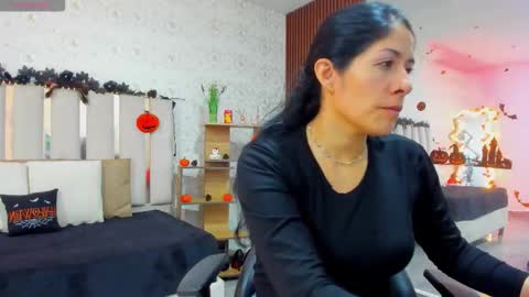 Snapshot of blue_tay1 chatting on 10/14/25, 12:17 blue_tay1 online show from 10/14/25, 12:17