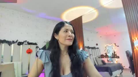 Snapshot of blue_tay1 chatting on 10/16/25, 11:44 blue_tay1 online show from 10/16/25, 11:44