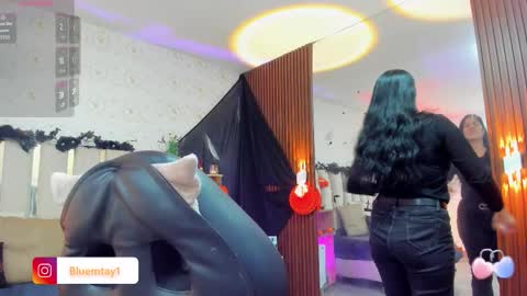 Snapshot of blue_tay1 chatting on 10/17/25, 11:35 blue_tay1 online show from 10/17/25, 11:35