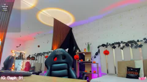 Snapshot of blue_tay1 chatting on 10/20/25, 11:21 blue_tay1 online show from 10/20/25, 11:21