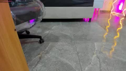 Snapshot of blue_tay1 chatting on 10/25/25, 11:40 blue_tay1 online show from 10/25/25, 11:40