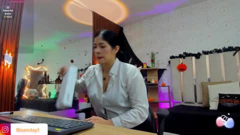 Snapshot of blue_tay1 chatting on 10/27/25, 12:09 blue_tay1 online show from 10/27/25, 12:09