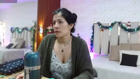 Snapshot of blue_tay1 chatting on 11/25/25, 11:10 blue_tay1 online show from 11/25/25, 11:10