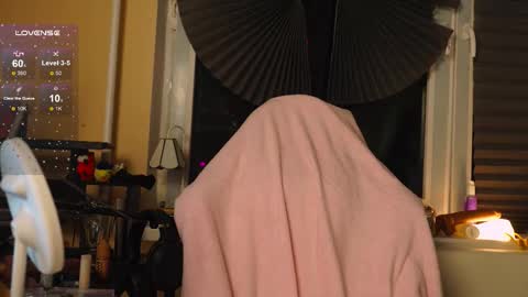 Snapshot of bluecherryyy chatting on 11/18/25, 08:24 Lika online show from 11/18/25, 08:24