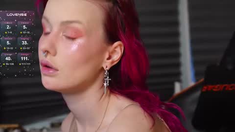 Snapshot of bluecherryyy chatting on 11/21/25, 12:59 Lika online show from 11/21/25, 12:59