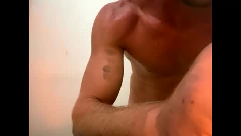 Snapshot of bluecollarbobby66 chatting on 09/14/25, 08:02 bluecollarbobby66 online show from 09/14/25, 08:02