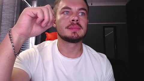 Snapshot of blueeyeboy0 chatting on 12/19/24, 01:07 blueeyeboy0 online show from 12/19/24, 01:07