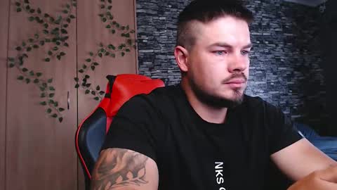 Snapshot of blueeyeboy0 chatting on 11/10/25, 11:53 blueeyeboy0 online show from 11/10/25, 11:53