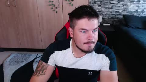 Snapshot of blueeyeboy0 chatting on 11/20/25, 08:03 blueeyeboy0 online show from 11/20/25, 08:03