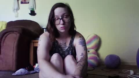 Snapshot of blueeyedbeauty1995 chatting on 06/13/26, 10:51 Blueeyedbeauty online show from 06/13/26, 10:51