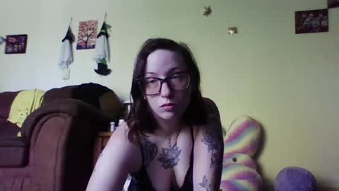 Snapshot of blueeyedbeauty1995 chatting on 06/14/26, 08:33 Blueeyedbeauty online show from 06/14/26, 08:33